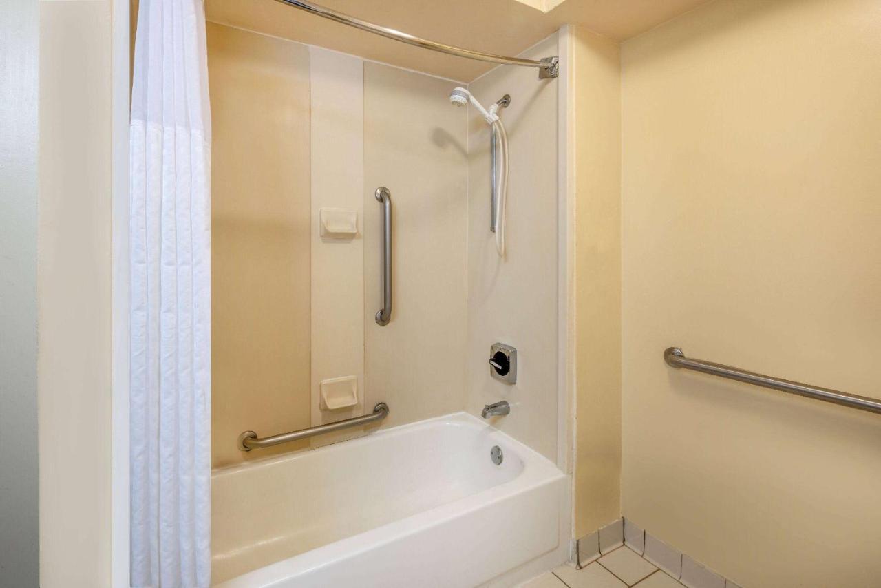 Hotel Baymont By Wyndham Ga Columbus