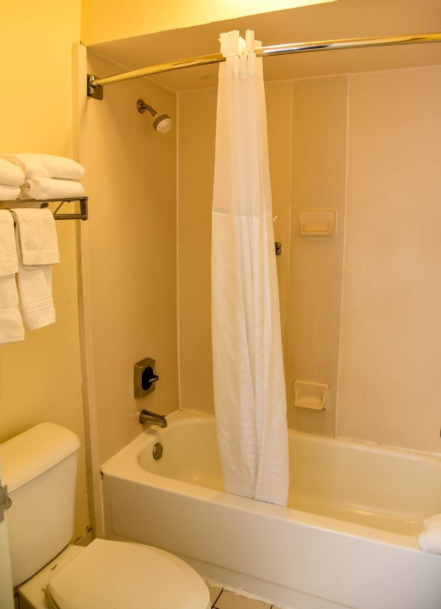 Baymont By Wyndham Ga Hotel